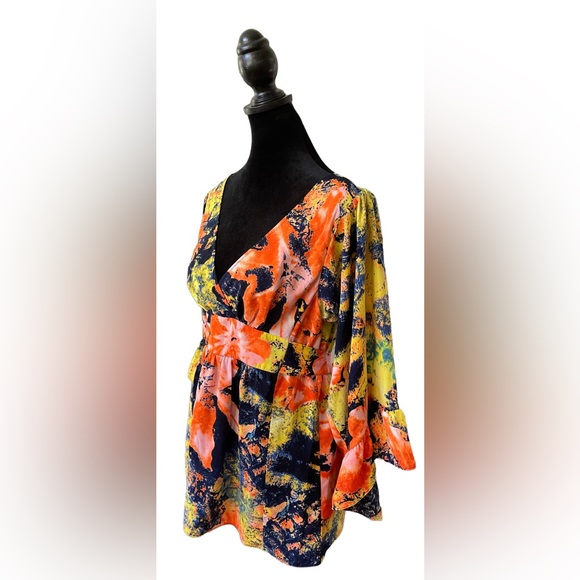 Betsey Johnson: Ruffled Floral Boho Blouse - Picture 5 of 17